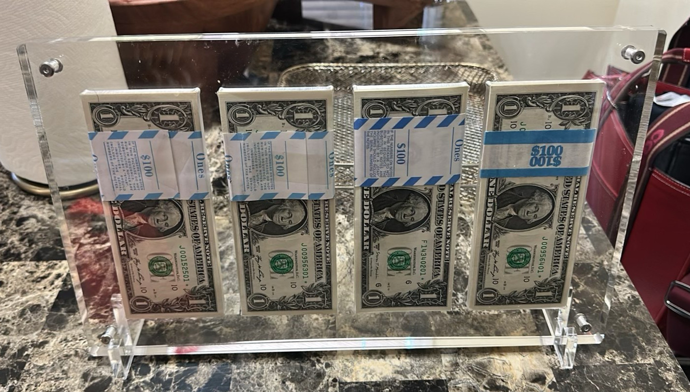 CUSTOMIZE Crystal Acrylic Wall/Table Banknote Bundle Strap Display Storage Case