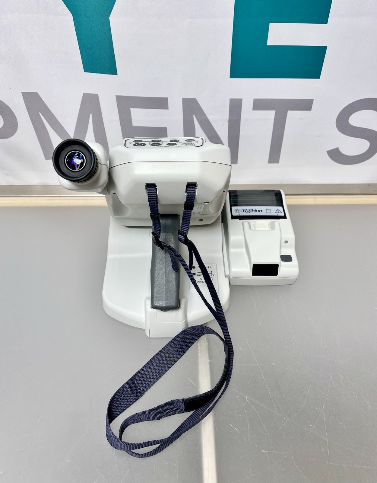 Righton Retinomax K-Plus 5 Handheld Auto Ref/ Keratometer with Charging Station