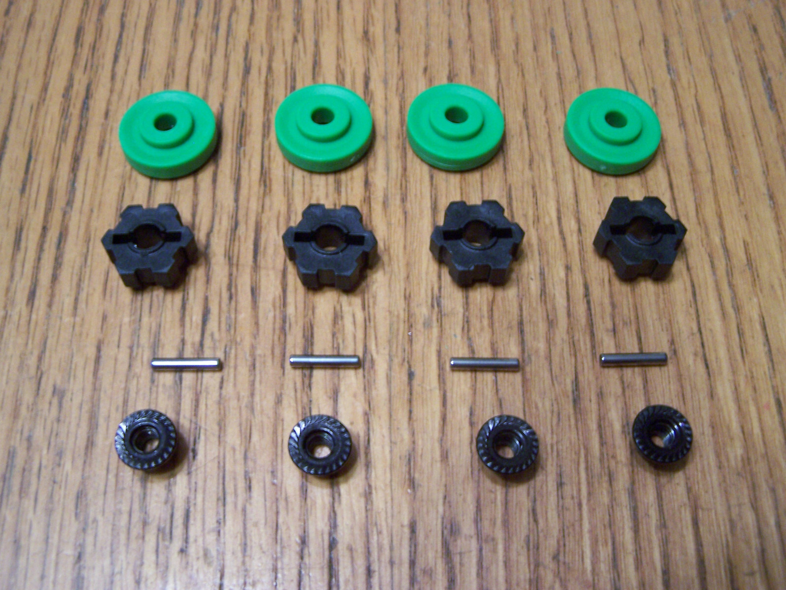 Fits Traxxas 1/10 Wide-Maxx 17mm Wheel Hexes Green Washers Hex Hub Pin Nut 89086