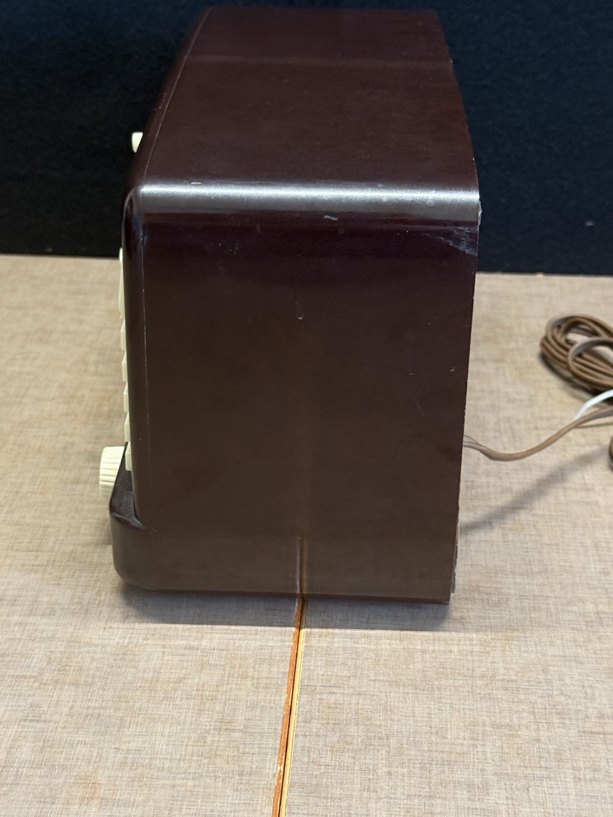 Umber Brown Bakelite 1952 Sylvania Model 540M Vacuum Tube AM Clock Radio - EUC