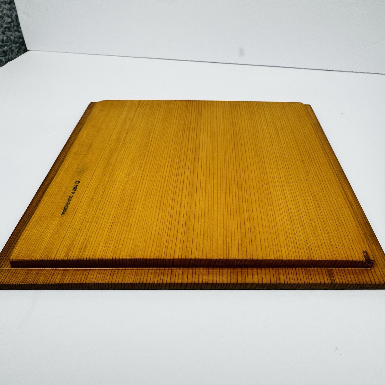 VTG 1987 P Dunthorne Upper Skagit Crab Northwest Cedar Wood Trinket Box 8"x8"