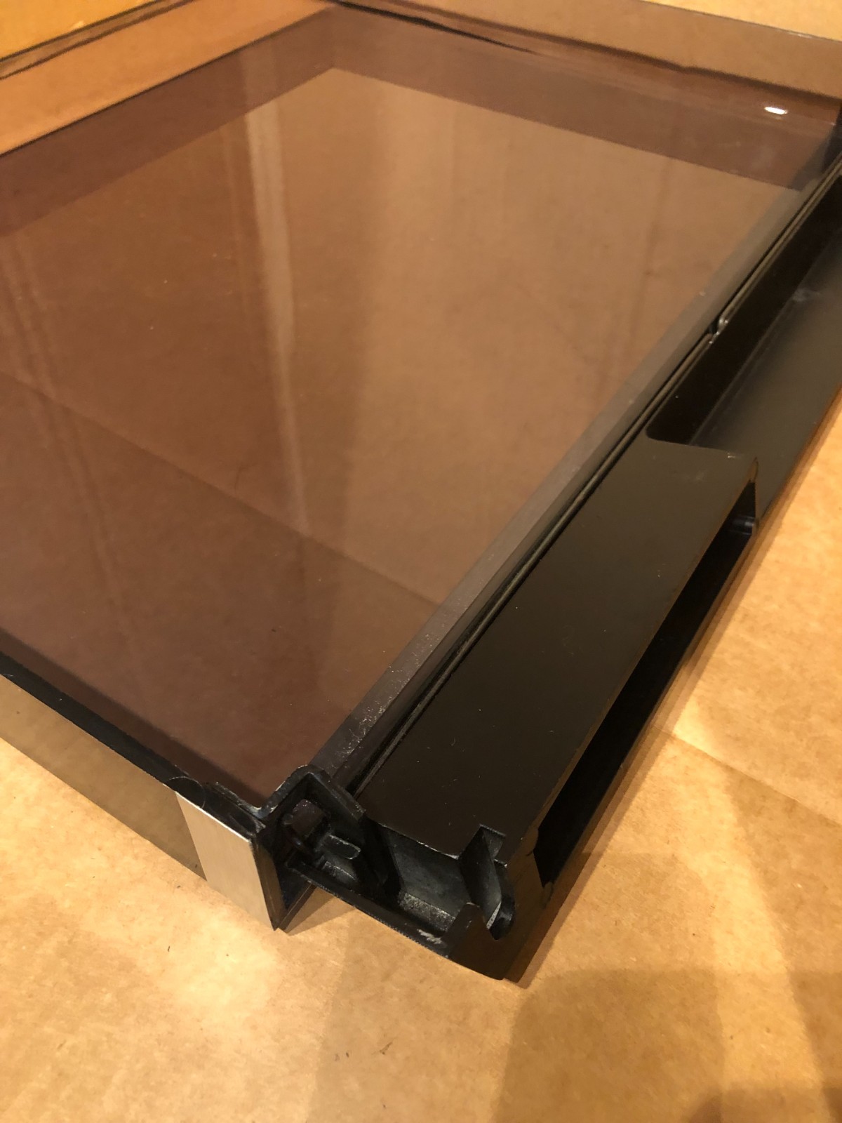 B&O 4002 turntable parting: Dust cover assembly