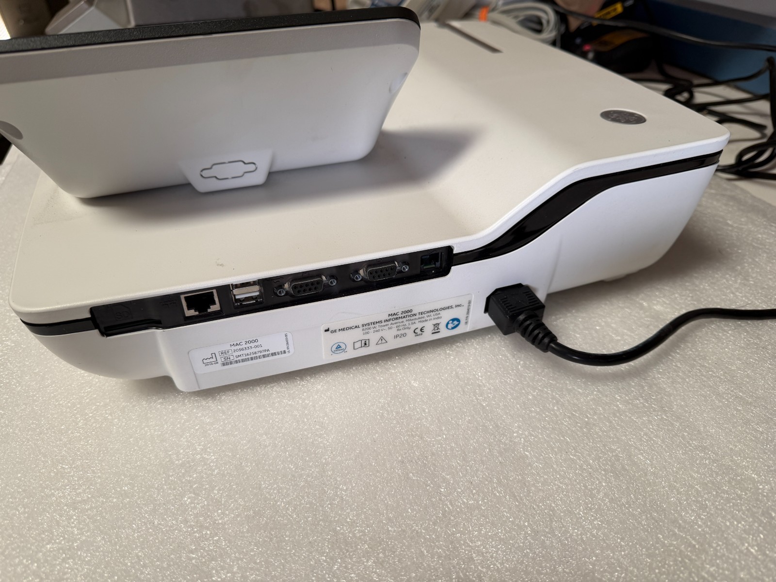 GE MAC 2000 12 Channel Interpretive Electrocardiograph w/12-lead ECG electrode