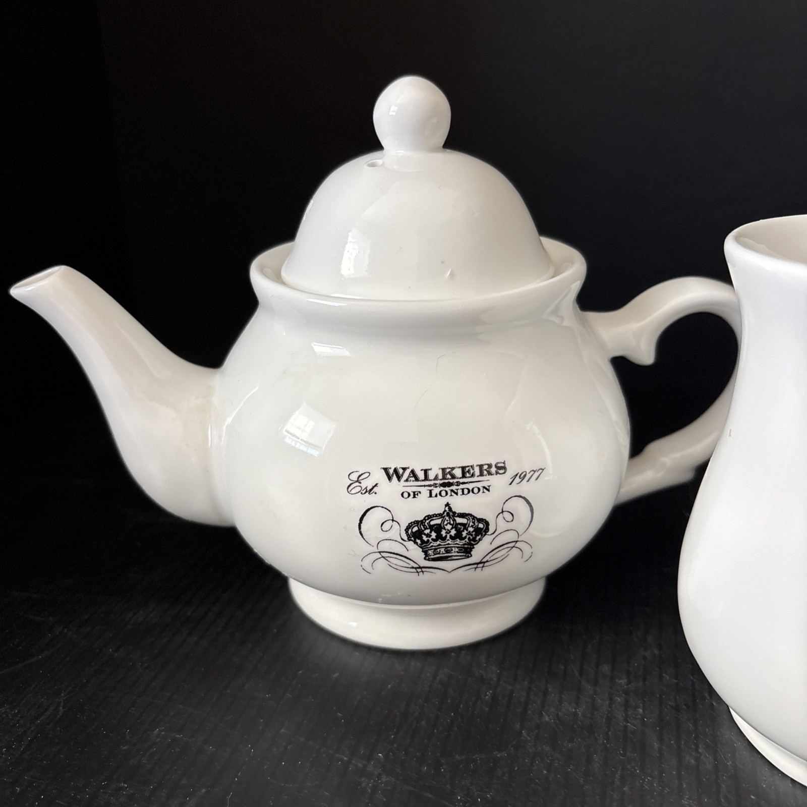 Walkers of London Est. 1977 Teapot W/Lid & 2 Cups Vintage England