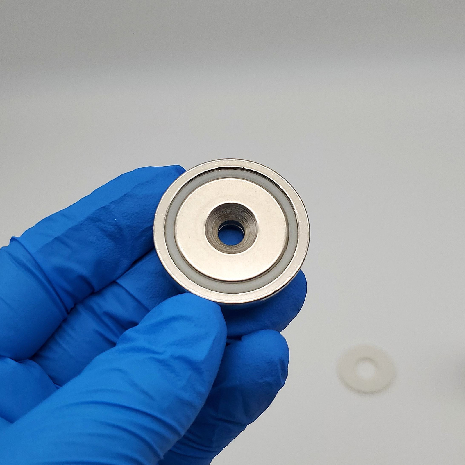 139LB Cup Magnets 1.5" Neodymium Holders 1.5" OD x 0.36" T 0.52" Hole Pack of 5