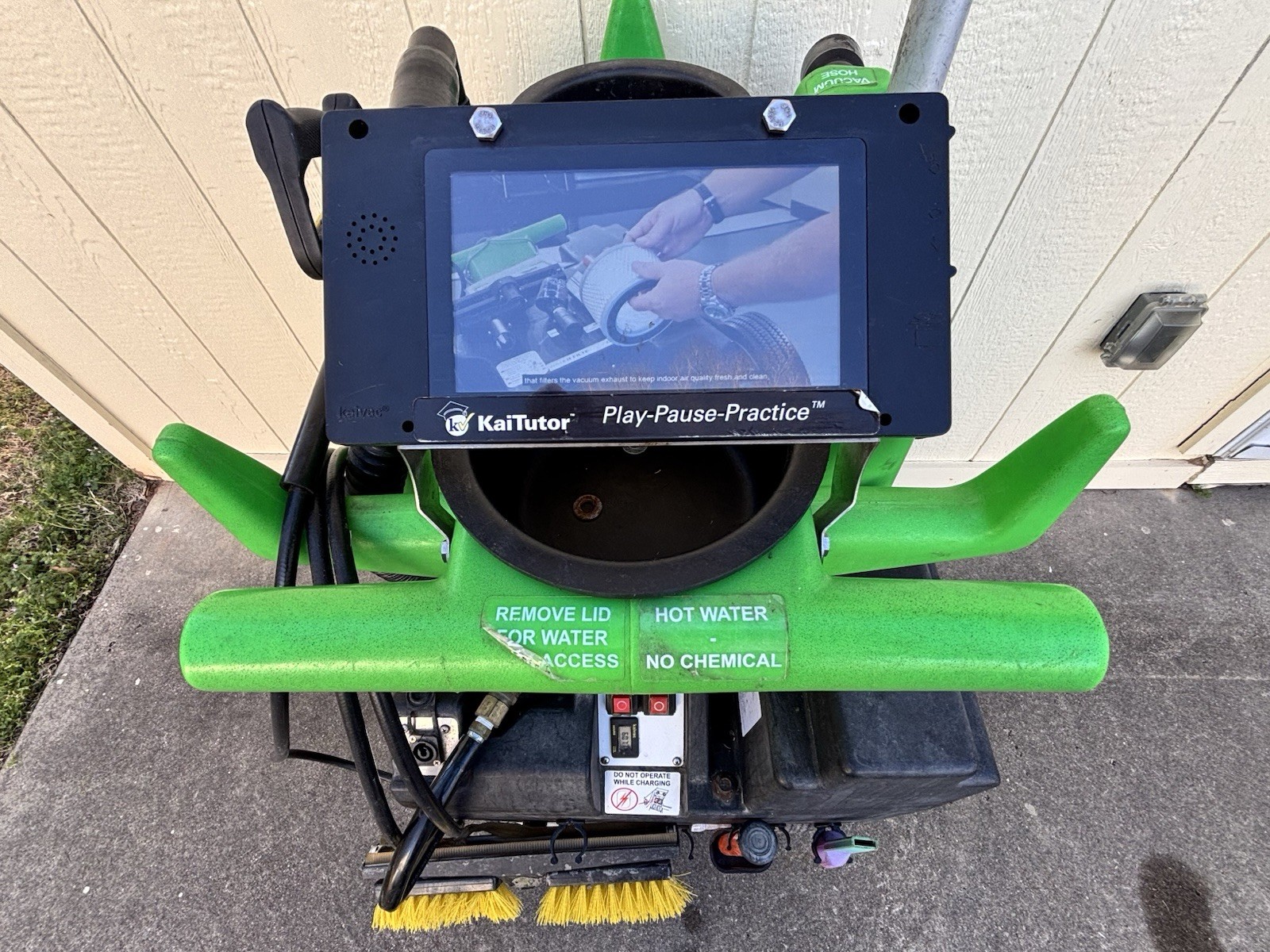 Kaivac KV1750CCDC Cordless No-Touch Cleaning System–36V Battery Powered (+2)