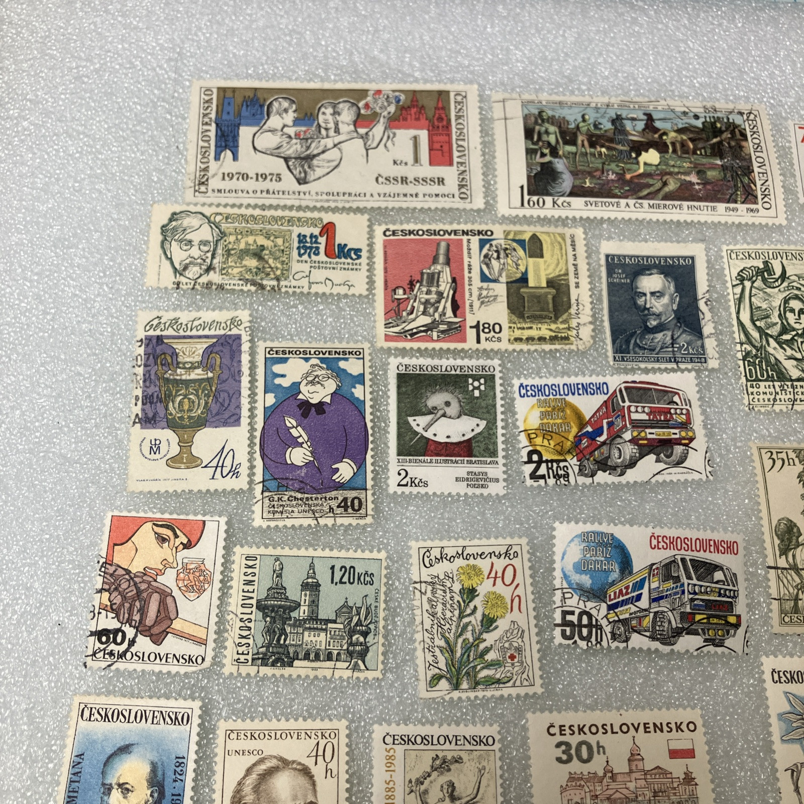 30 Vtg USED Czechoslovakia 1950-1990 Colorful Stamps, Nice Mixed Lot, $1 Ships.