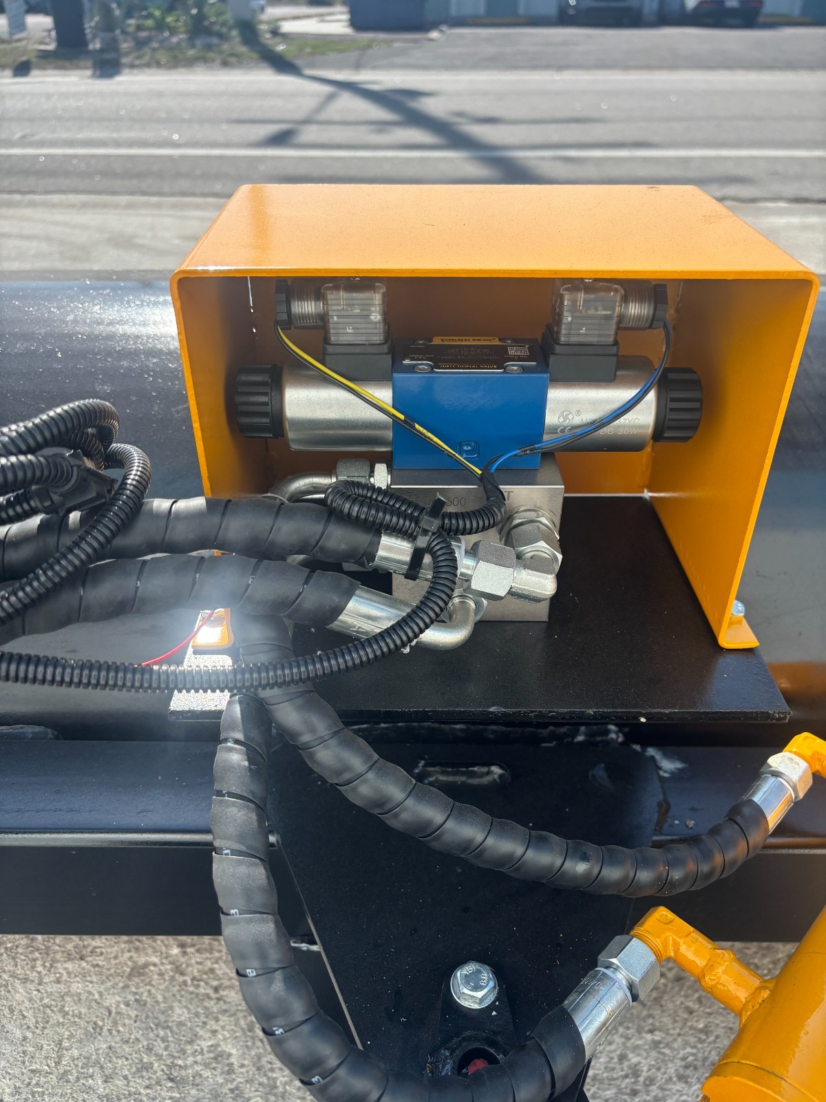 Mini Power Angle Broom Hydraulic Poly Wire Sweeper Mini Skid Steer Attachment