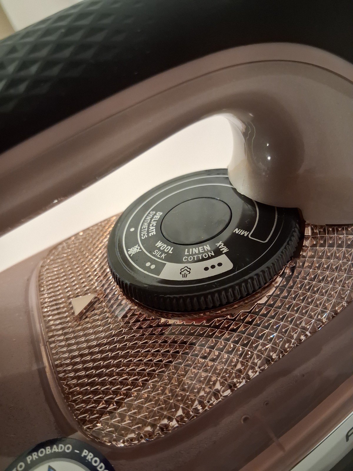 Rowenta Access Stainless Steel Soleplate Steam Iron Retractable Cord DW2459