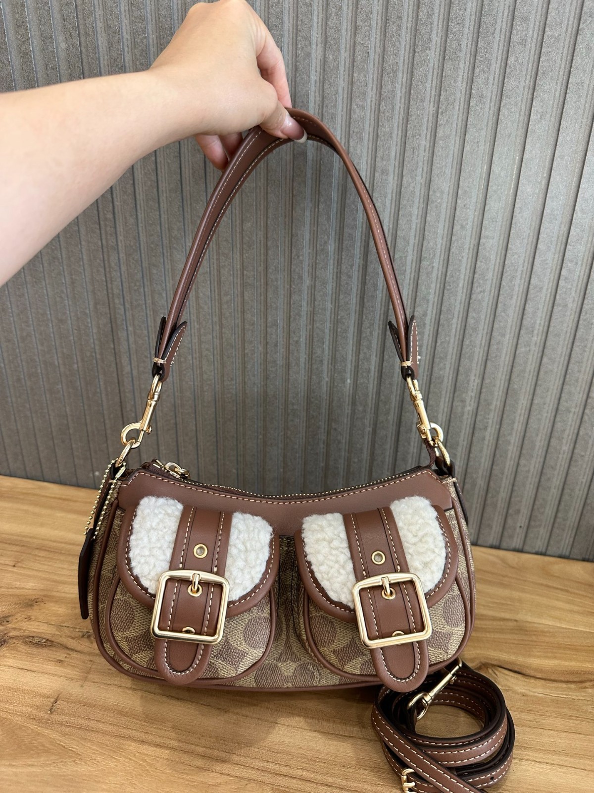 Ashton Baguette Bag In Signature Canvas Tan/Natural CY658 Outlet NEW