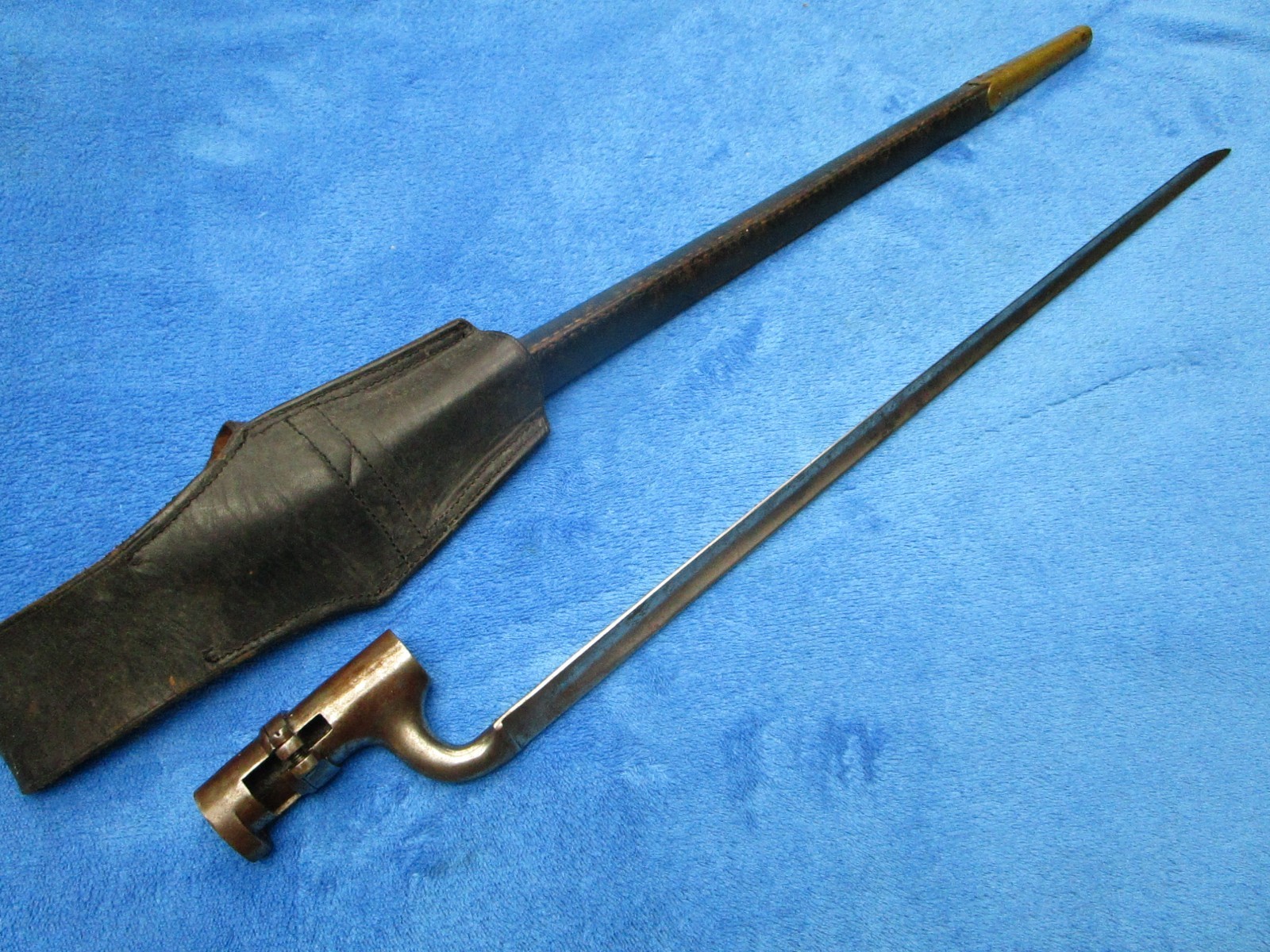 ORIGINAL ANTIQUE 19TH CENTURY US M1867 PEABODY SOCKET BAYONET AND SCABBARD