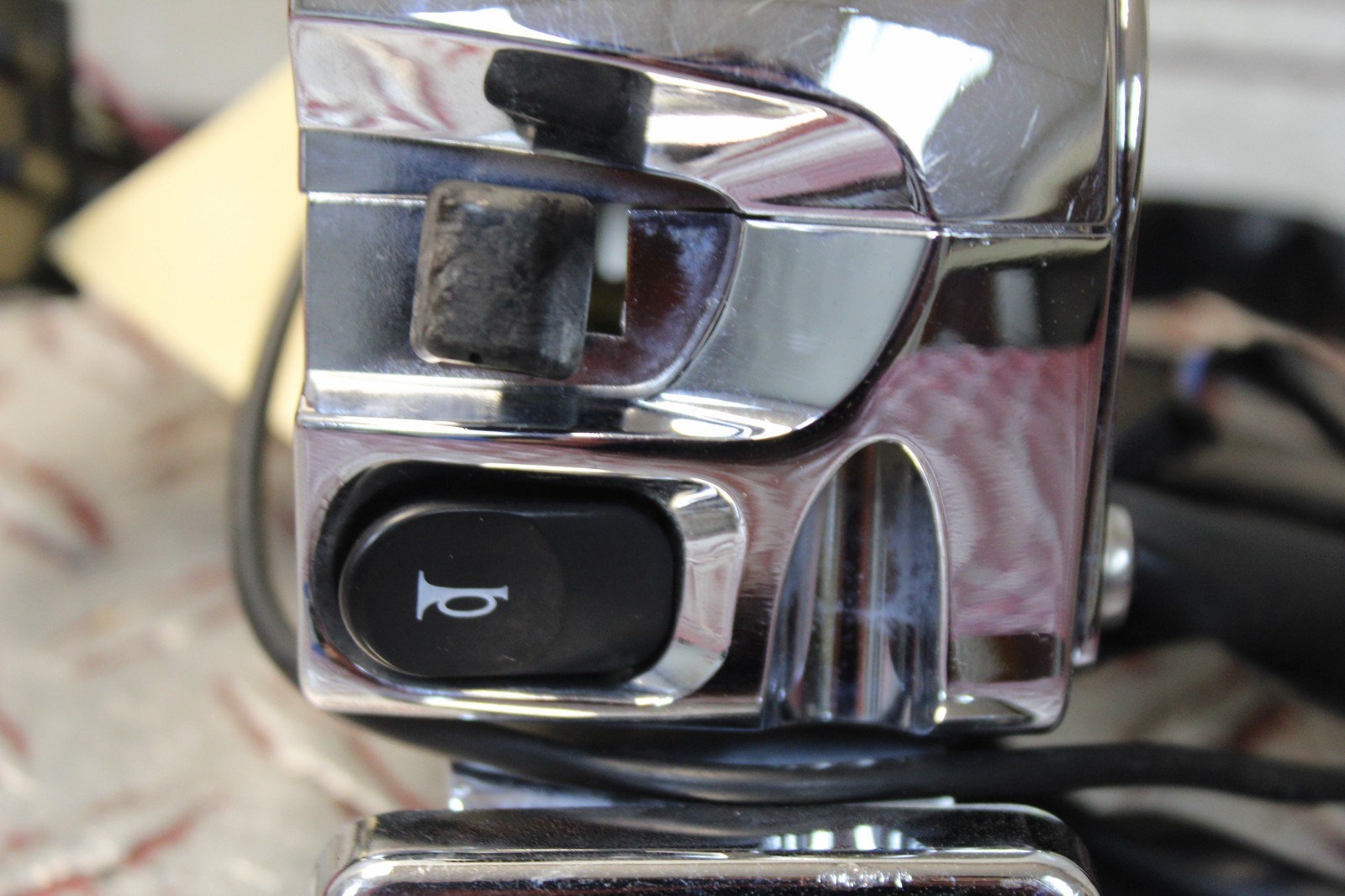 2008 VICTORY VISION TOURING LEFT CONTROL SWITCH W/ RADIO CONTROL BUTTONS VVT2