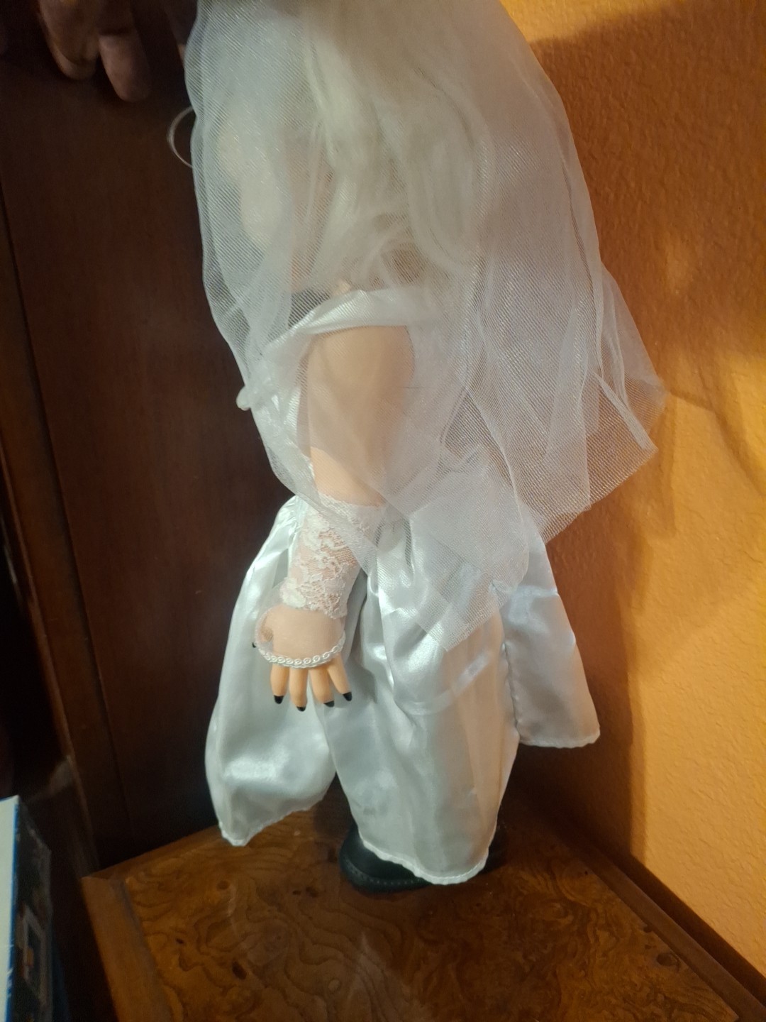 Bride Of Chucky TIFFANY TIFF 22Inch REPLICA DOLL UNIVERSAL