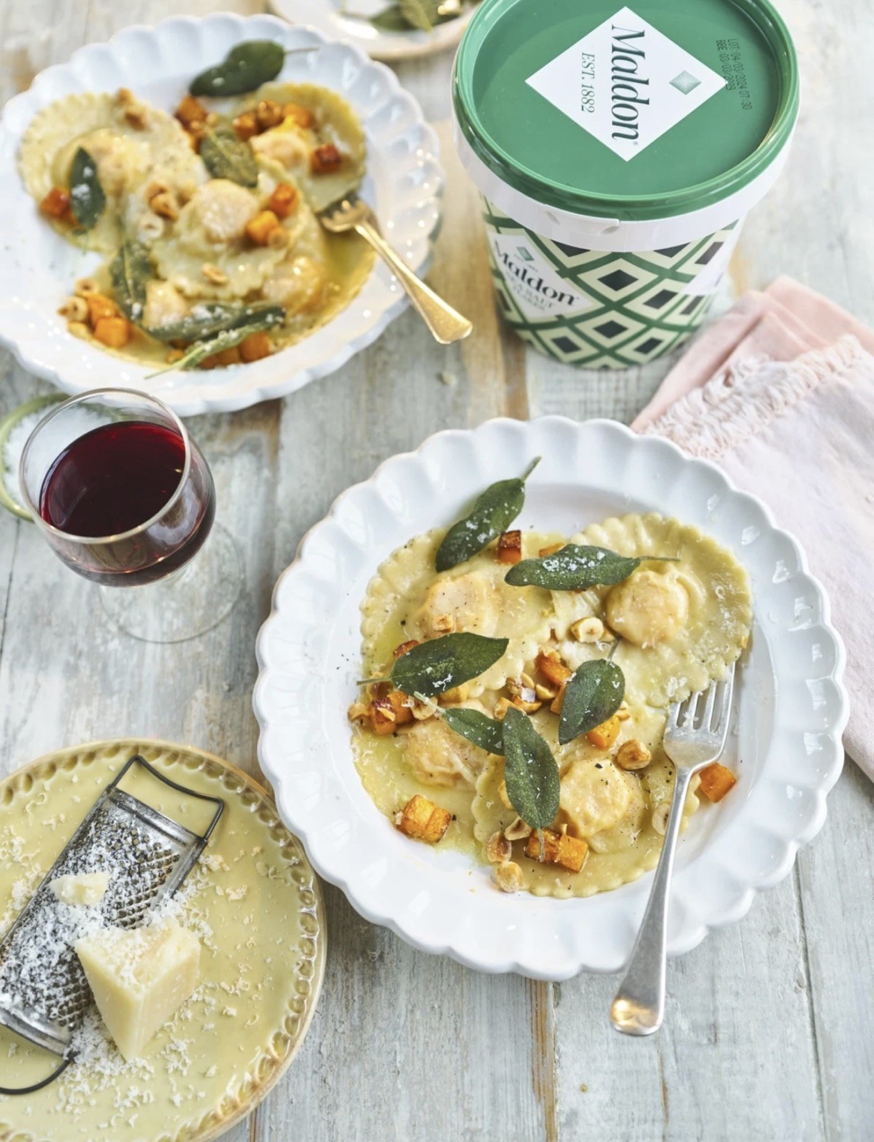 Sea Salt Flakes, 1.25lbs (570 g), Resealable Tub, Kosher, Natural - Maldon