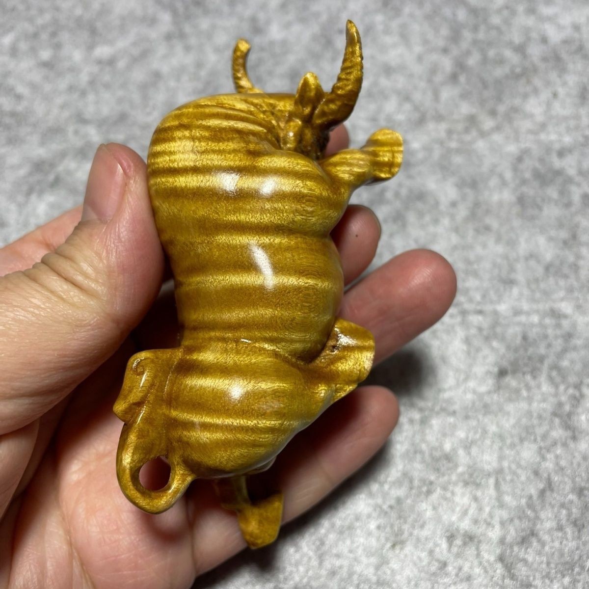 Golden Nanmu Ox Hand Piece Water Wave Grain Carved Decor (Random Color)