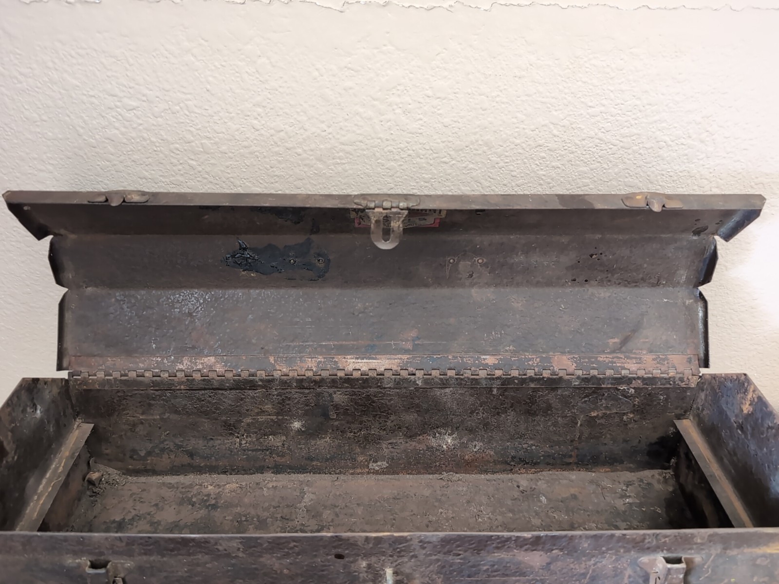 1930s Western Giant Tools Western Auto Supply Tool Box w/ Tray Leather Handle