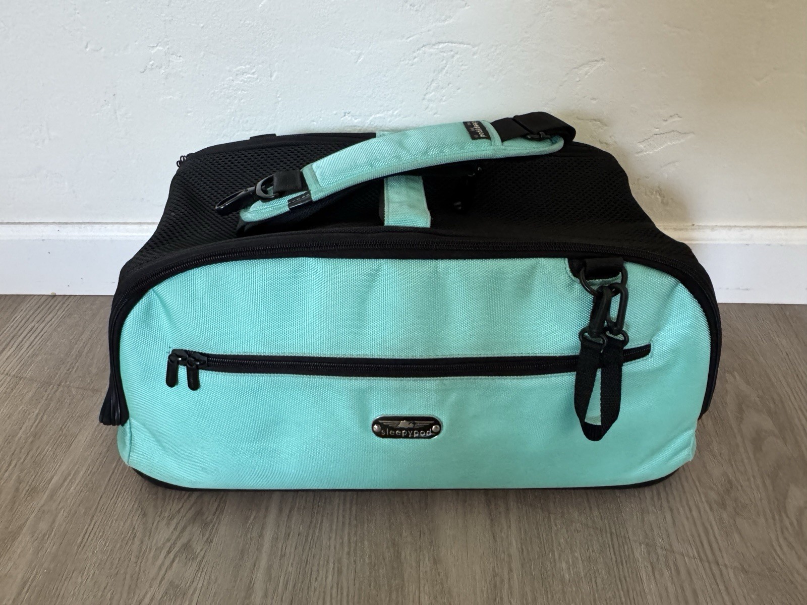 Sleepypod Air Airline Pet Carrier in Robin Egg Blue Shoulder Bag (up to 18lbs)