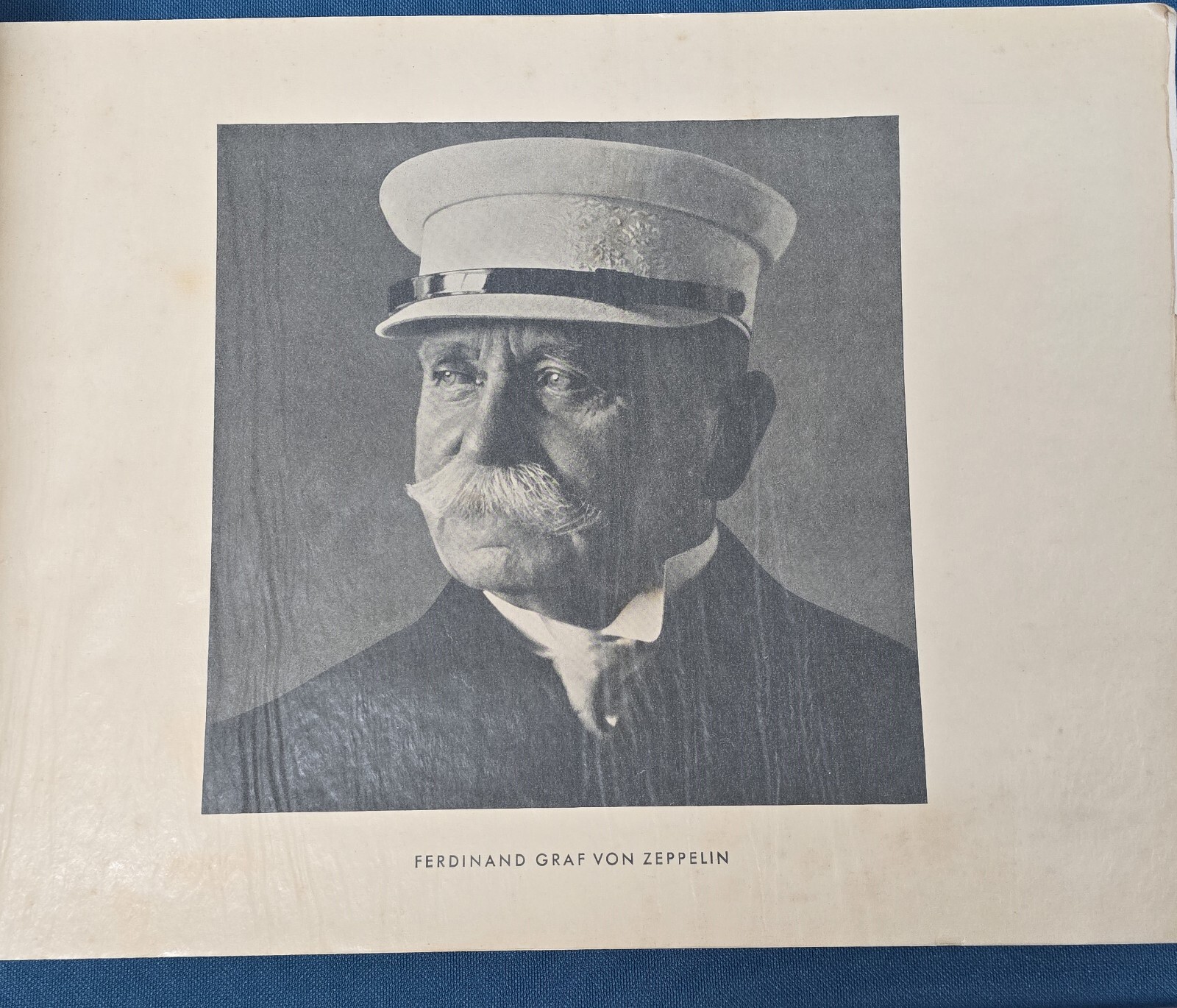 1932 ZEPPELIN WELTFAHRTEN World Flight Book - Cigarette Card - German