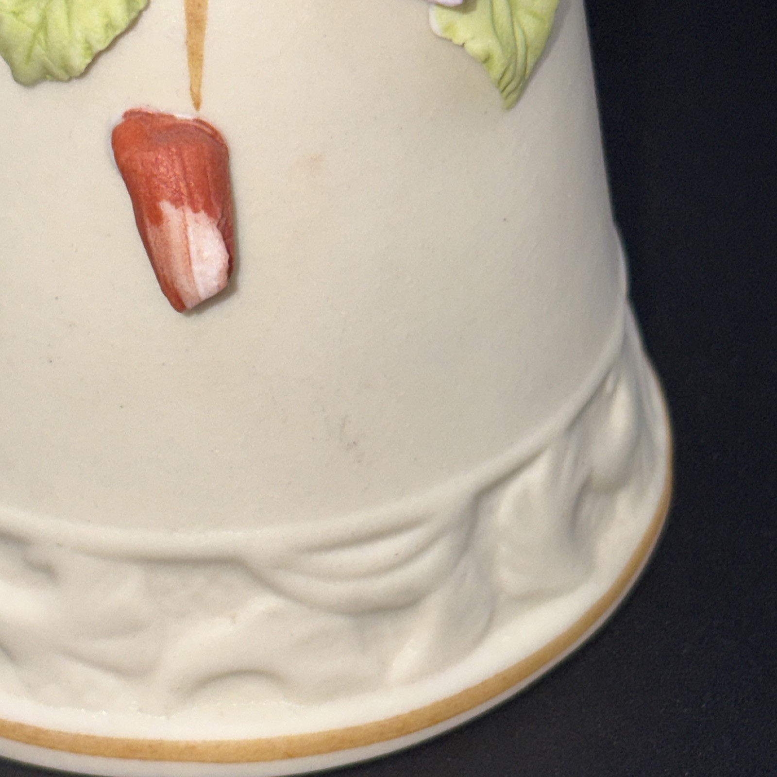 Vintage Arnart Copodimonte Style Mission Bell Off-White Porcelain Flowers MINT