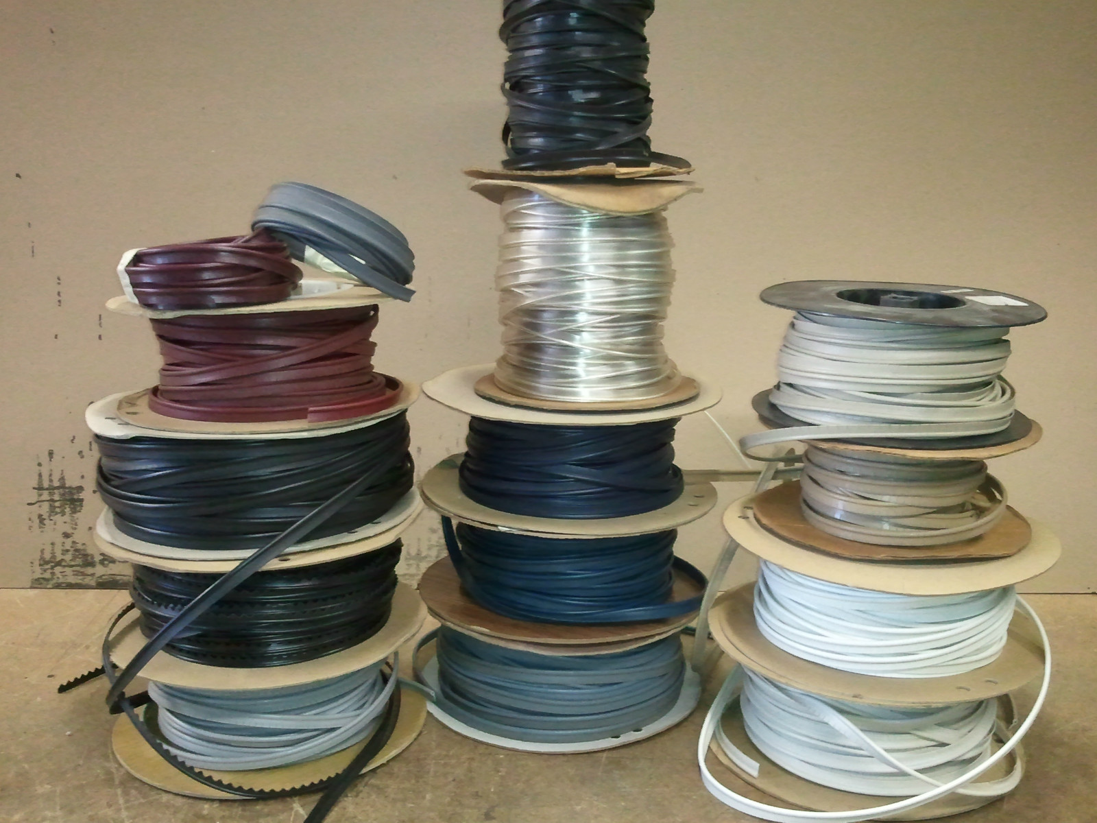 EMBOSSED WELT CORD PIPING AUTO MARINE CORDING PR YARD 3 FEET