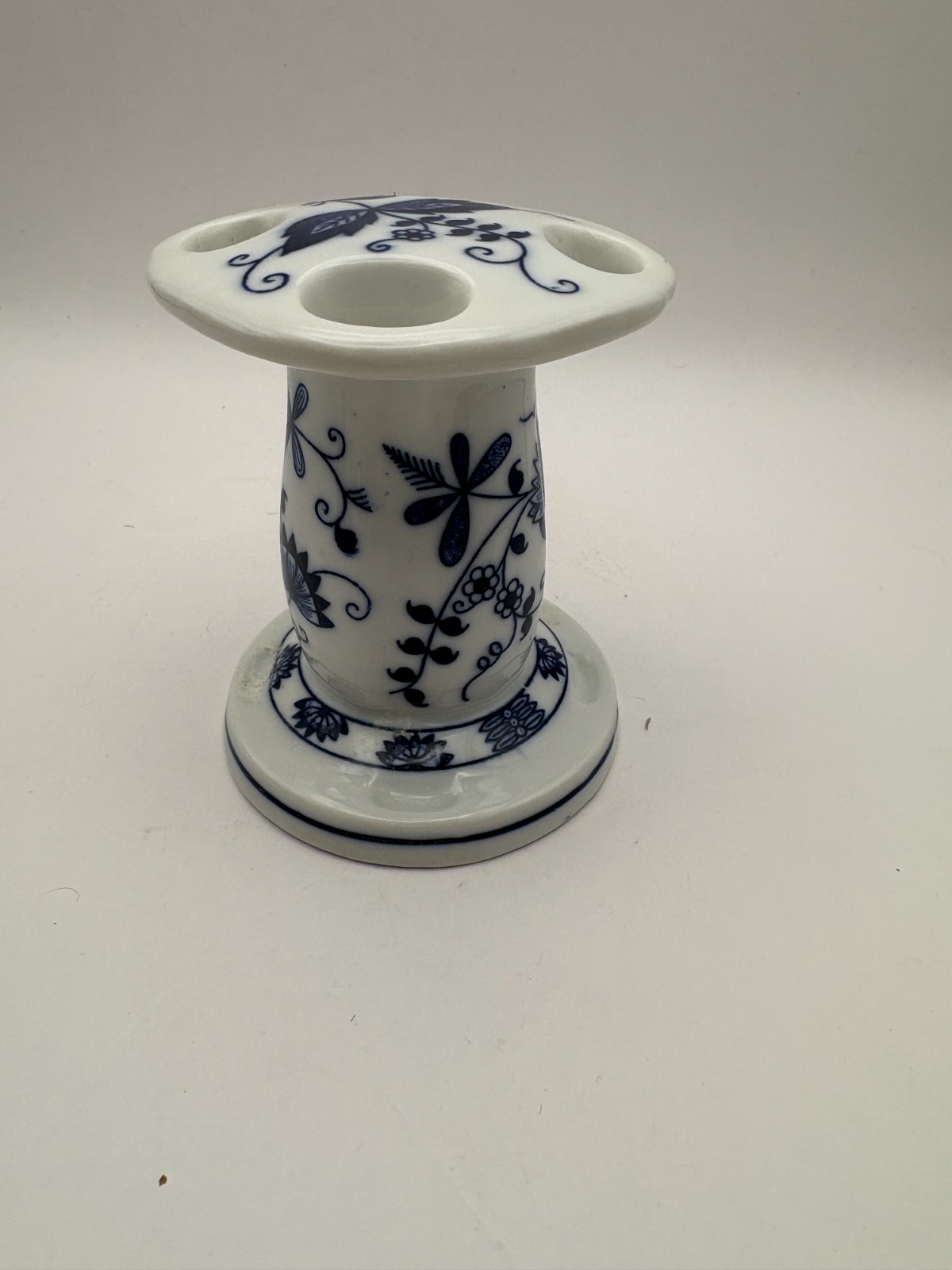 Vienna Woods Japan Blue Onion Design Toothbrush Holder Blue White