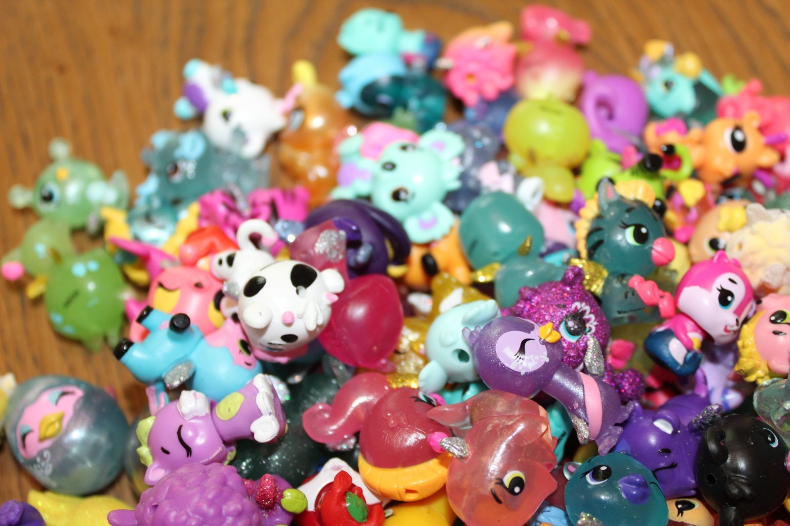 Hatchimals COLLEGGTIBLES Random LOT Bag (10) Assorted CUTE Seasons NO DUPLICATES