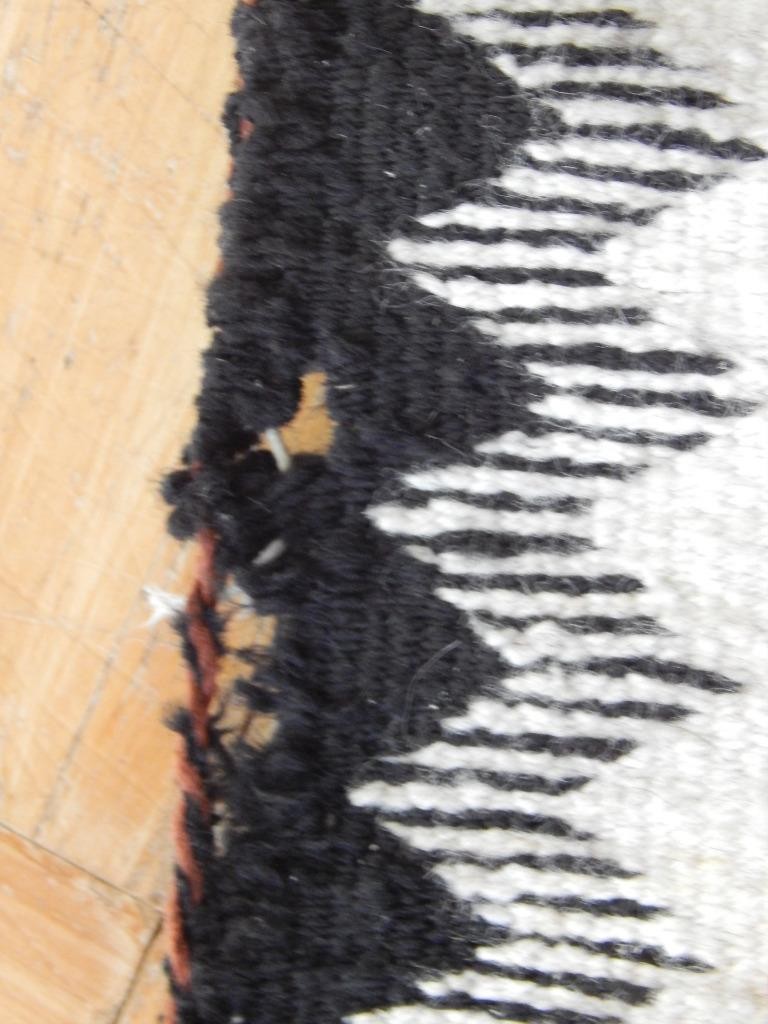 FINE WEAVE VINTAGE NAVAJO INDIAN 'CRYSTAL" RUG - NICE SIZE + VERY VISUAL DSGN