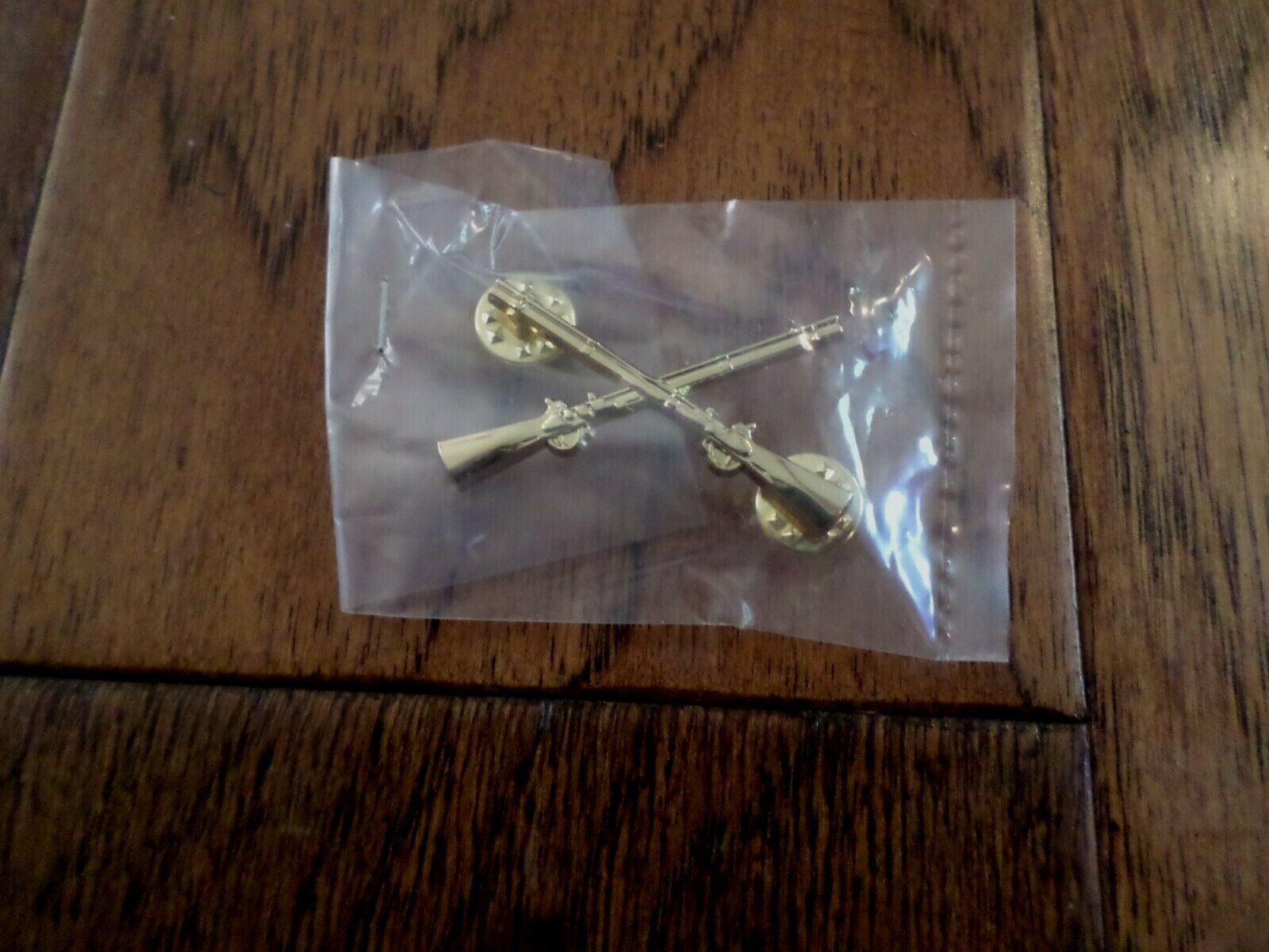 U.S MILITARY INFANTRY PIN CROSSED RIFLES METAL HAT LAPEL BADGES 1 3/4 ARMY