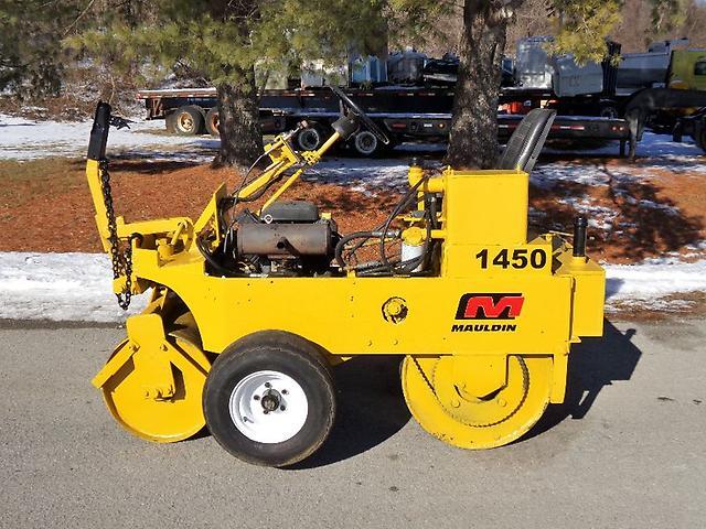 1969 MAULDIN TOWABLE TANDEM SMOOTH DRUM ROLLER