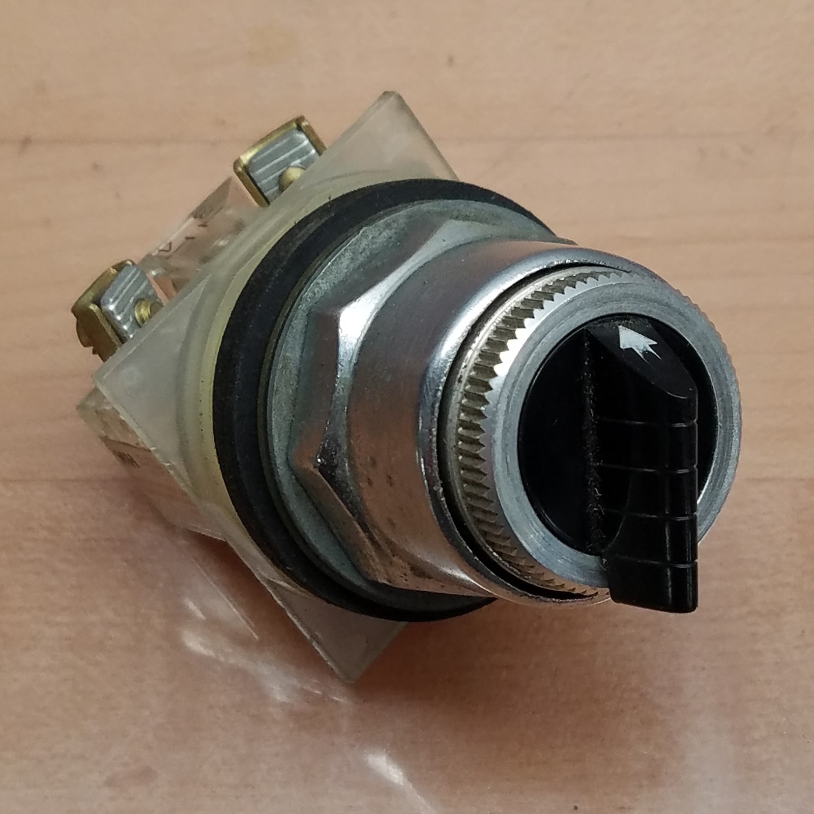 Square D 9001KS11B 2 Position Maintained 30mm Selector Switch - USED