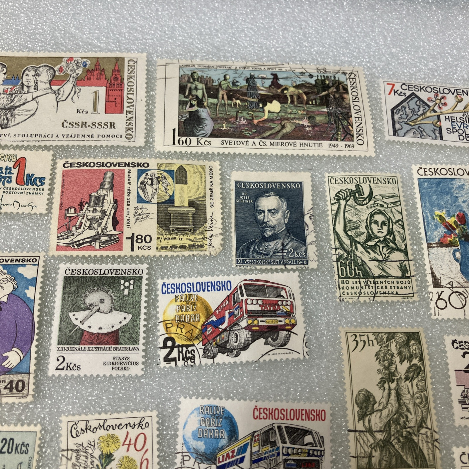 30 Vtg USED Czechoslovakia 1950-1990 Colorful Stamps, Nice Mixed Lot, $1 Ships.