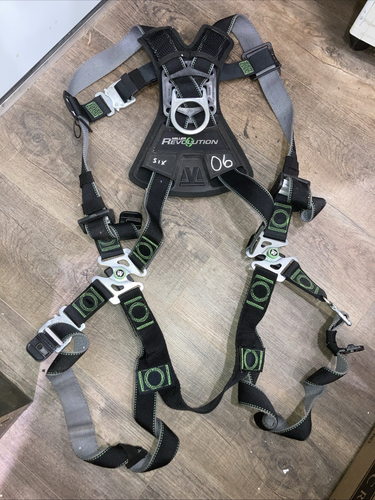 Honeywell Miller Revolution Size L/XL Full Body Safety Harness RKN-QC/UBK