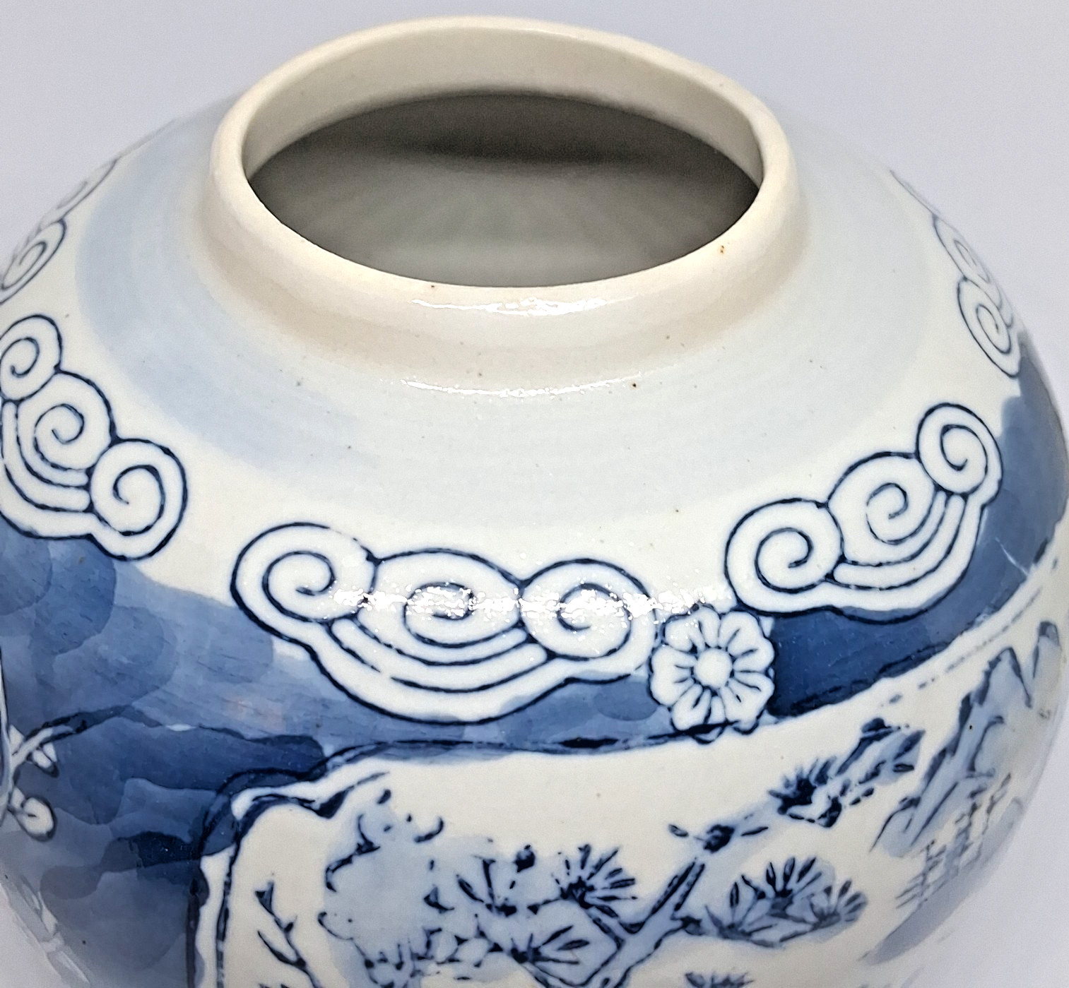 Beautiful Asian Blue & White Glaze Ceramic Lidded Ginger Jar / Urn 4.5" Tall