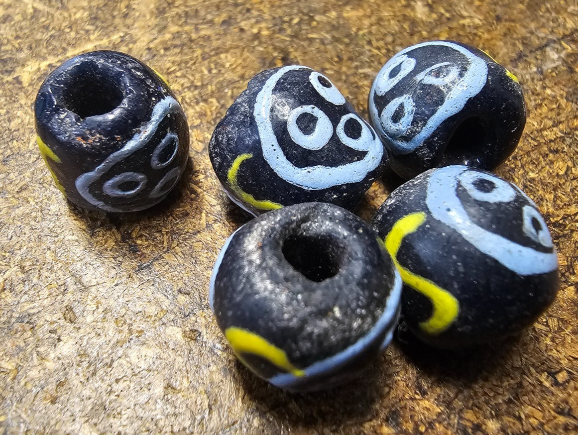 5 Baule Face Venetian Trade Beads