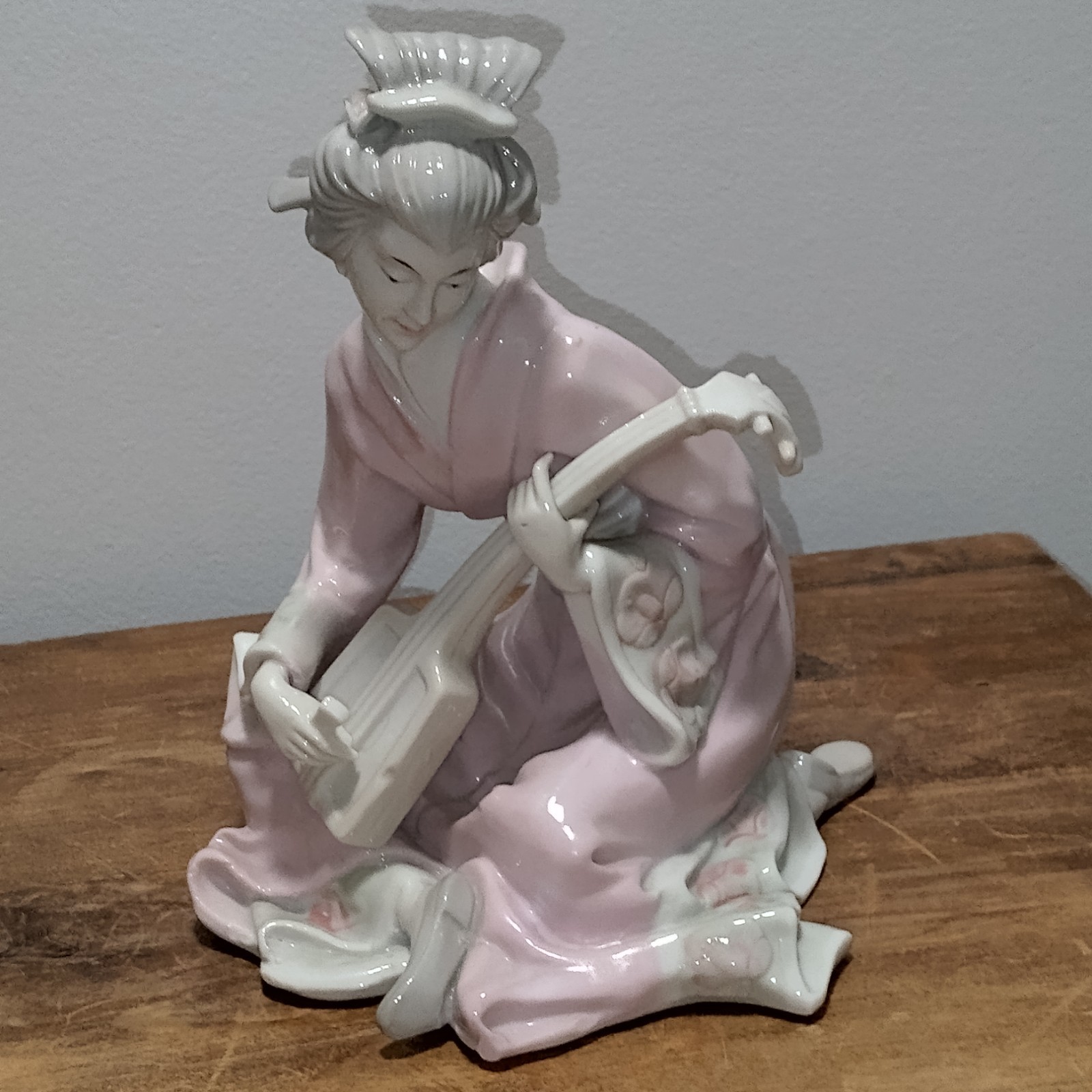 Porcelain Japanese Geisha Lady Playing Shamisen Figurine Vtg 80s Pink Pastels