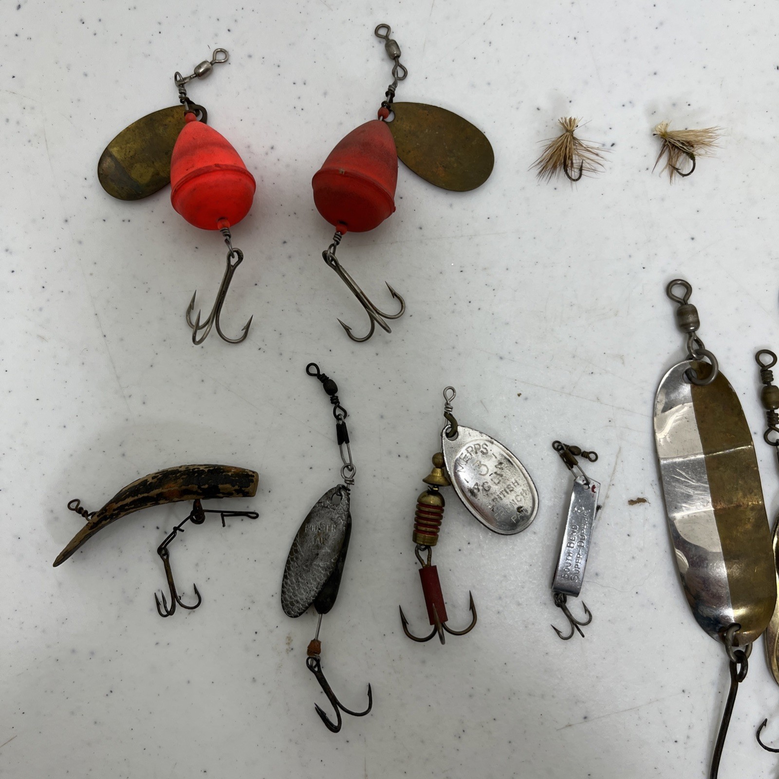 Lot of Vintage Fishing Tackle Spoons Spinners Swivels Hooks Lures Lot of 15