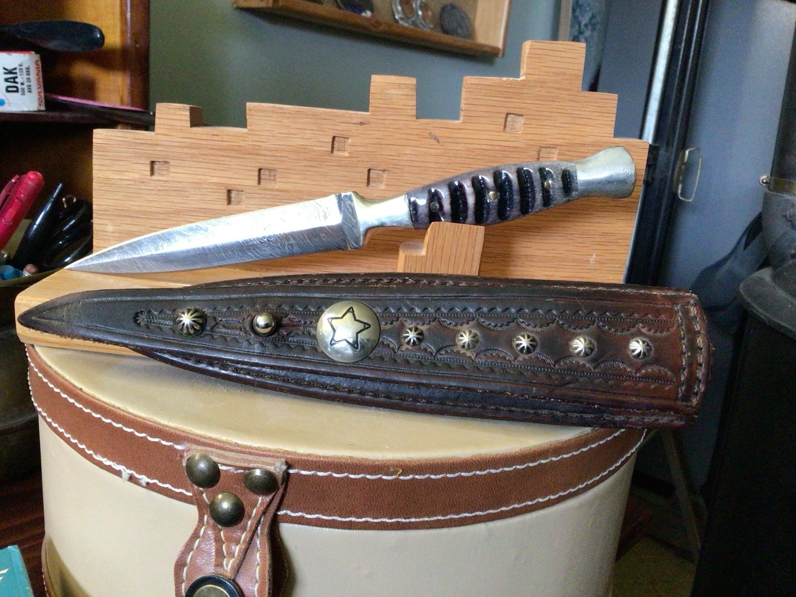 Rare Dagger And Sheath..Wicked Feline by Redwing home of the  screw knife