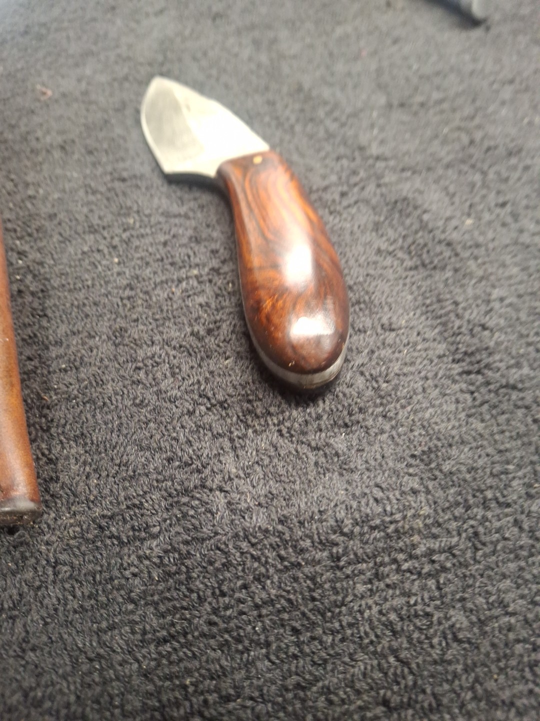 Beautiful Heritage Hand Forged Rosewood Damascus Fixed Blade Skinning Knife