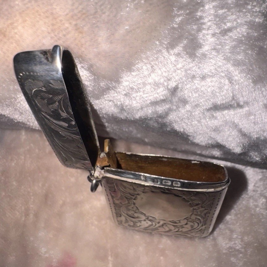 SUPERB ANTIQUE EDWARDIAN SOLID STERLING SILVER SEVEN FINGER VESTA CASE C.1910