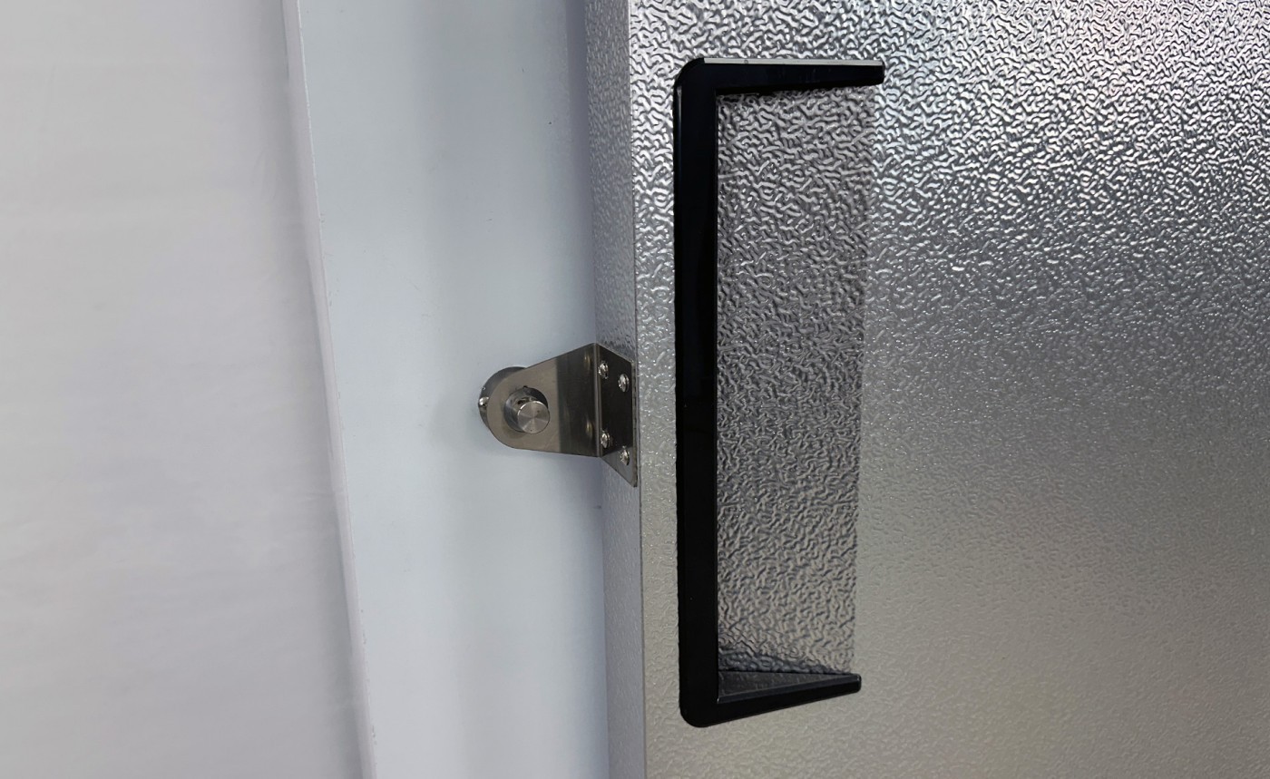 NEW 36" Ice Merchandiser Freezer Insulated 650L 100 Bags Capacity 115V