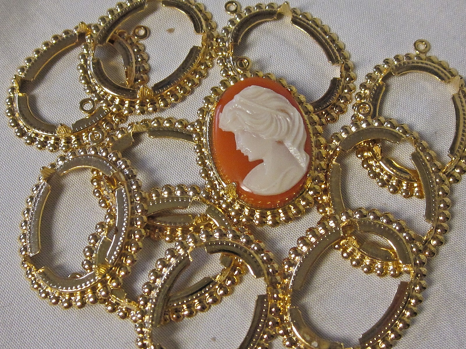 12pc Rare Prong Set HAMILTON GOLD PLATED 25x18mm Oval Cameo Pendant Settings NOS