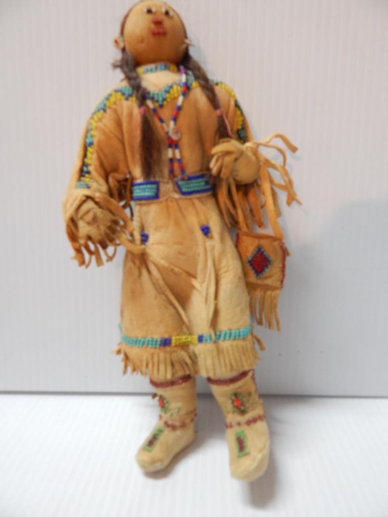 ANTIQUE VINTAGE PIKUNI BLACKFEET PLAINS INDIAN BEADED DOLL - LOTS OF DETAIL