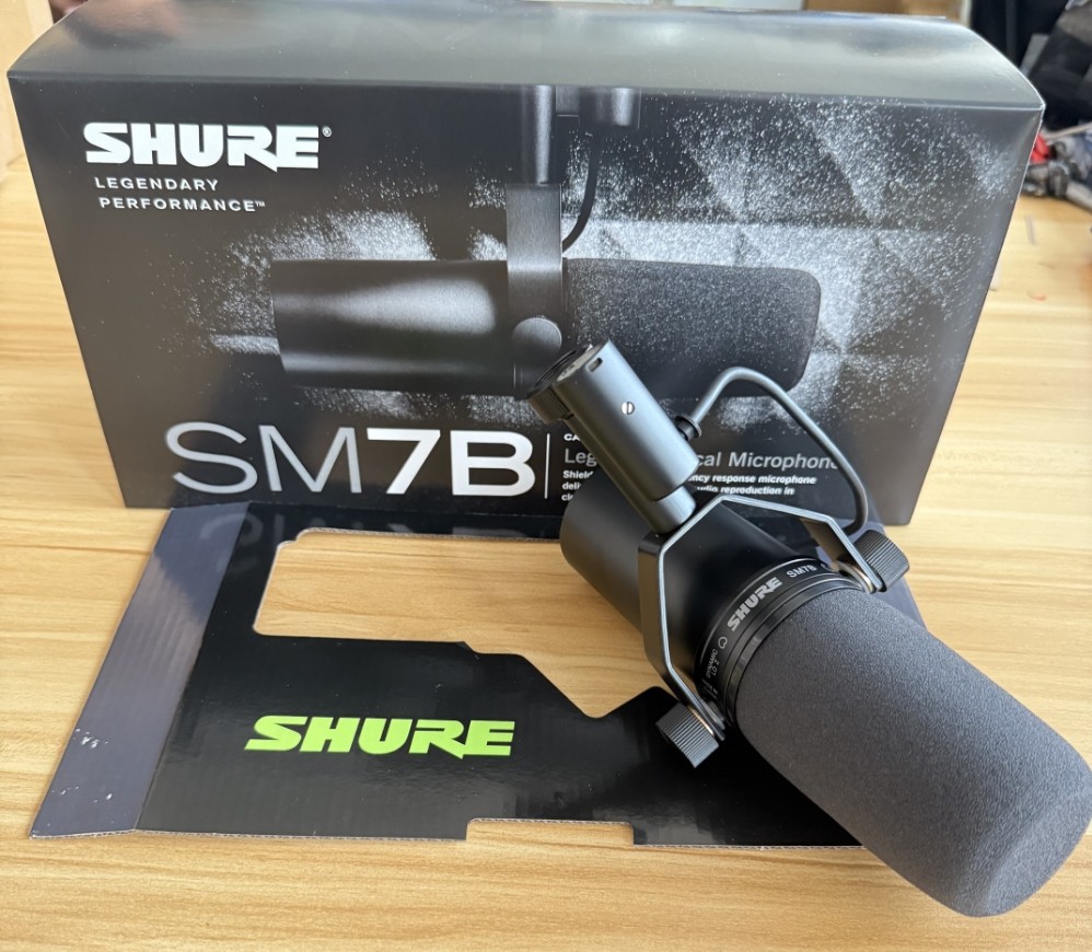 New SM7B Cardioid Dynamic Vocal Broadcast Microphone Sealed in box Black