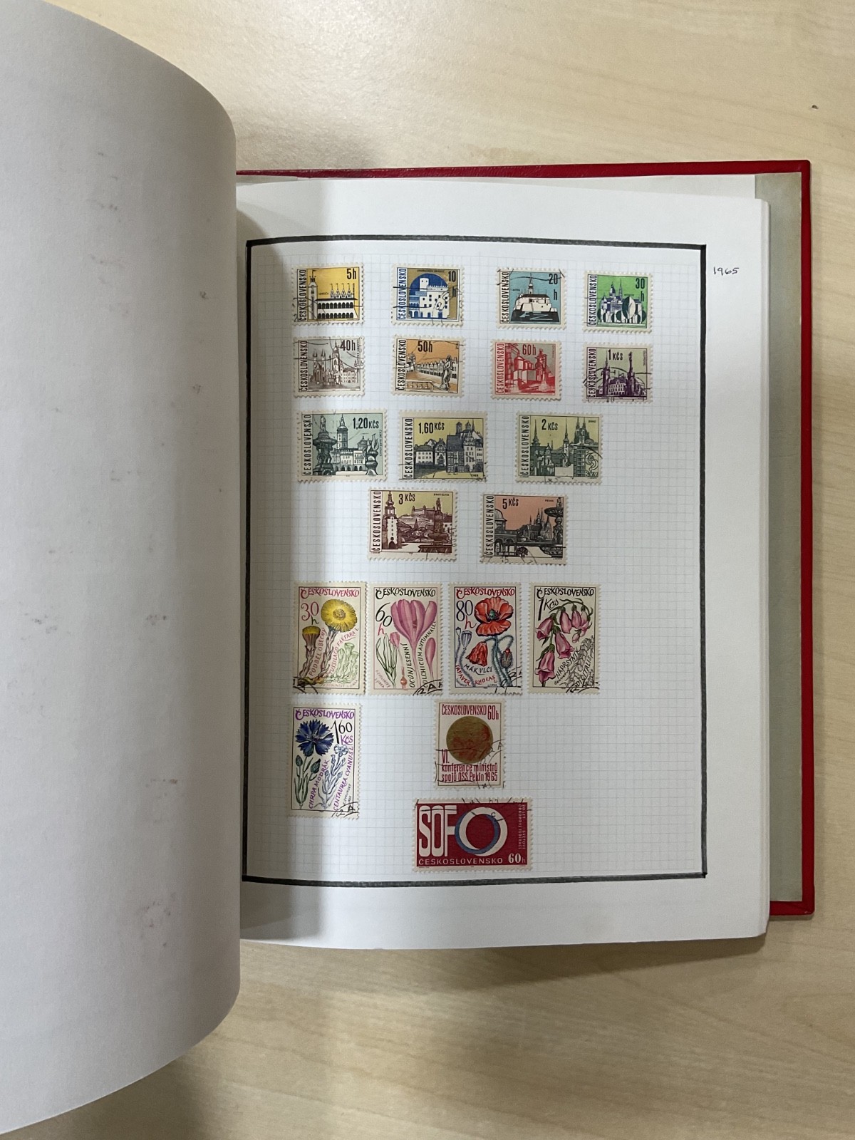 Czechoslovakia stamps. 1918 - 2000s, 2 Albums. 3.8kg. G/105