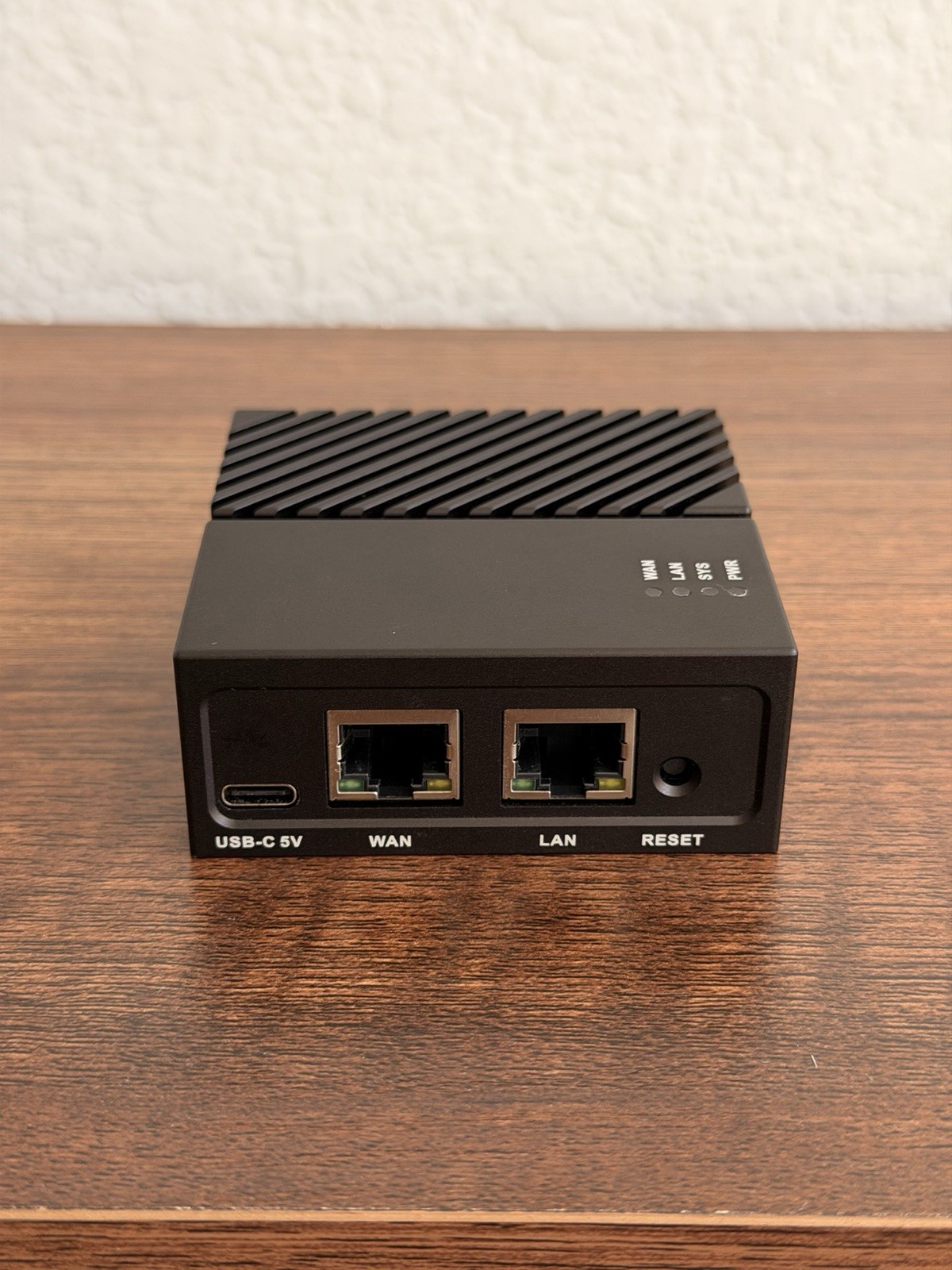 Friendly Elec NanoPi R4S Pre-Flashed OpenWrt 24.10.5 With Board, Case, MicroSD