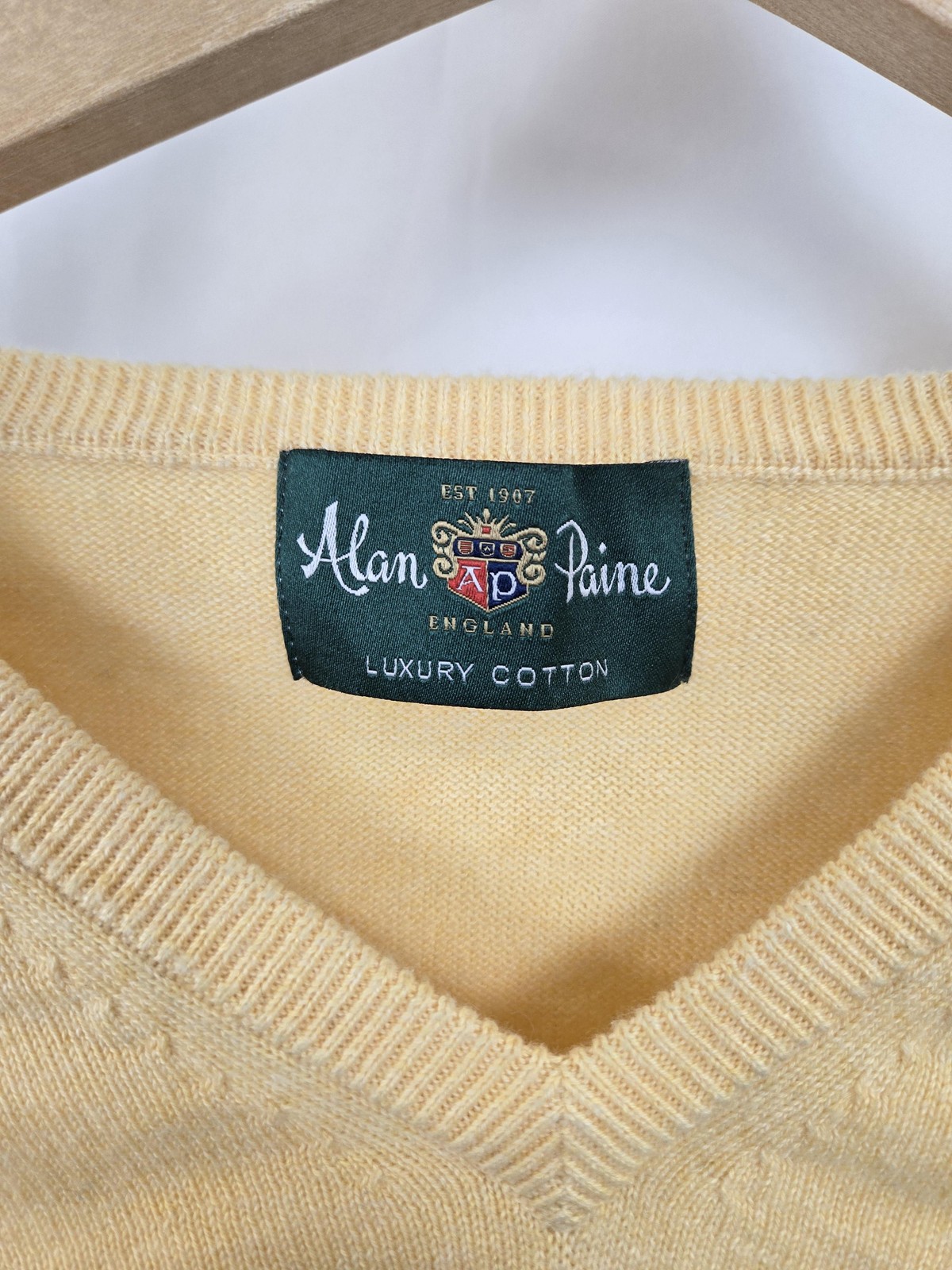 Alan Paine Sweater Mens 48 Yellow V Neck Cotton Cashmere Lightweight Knit