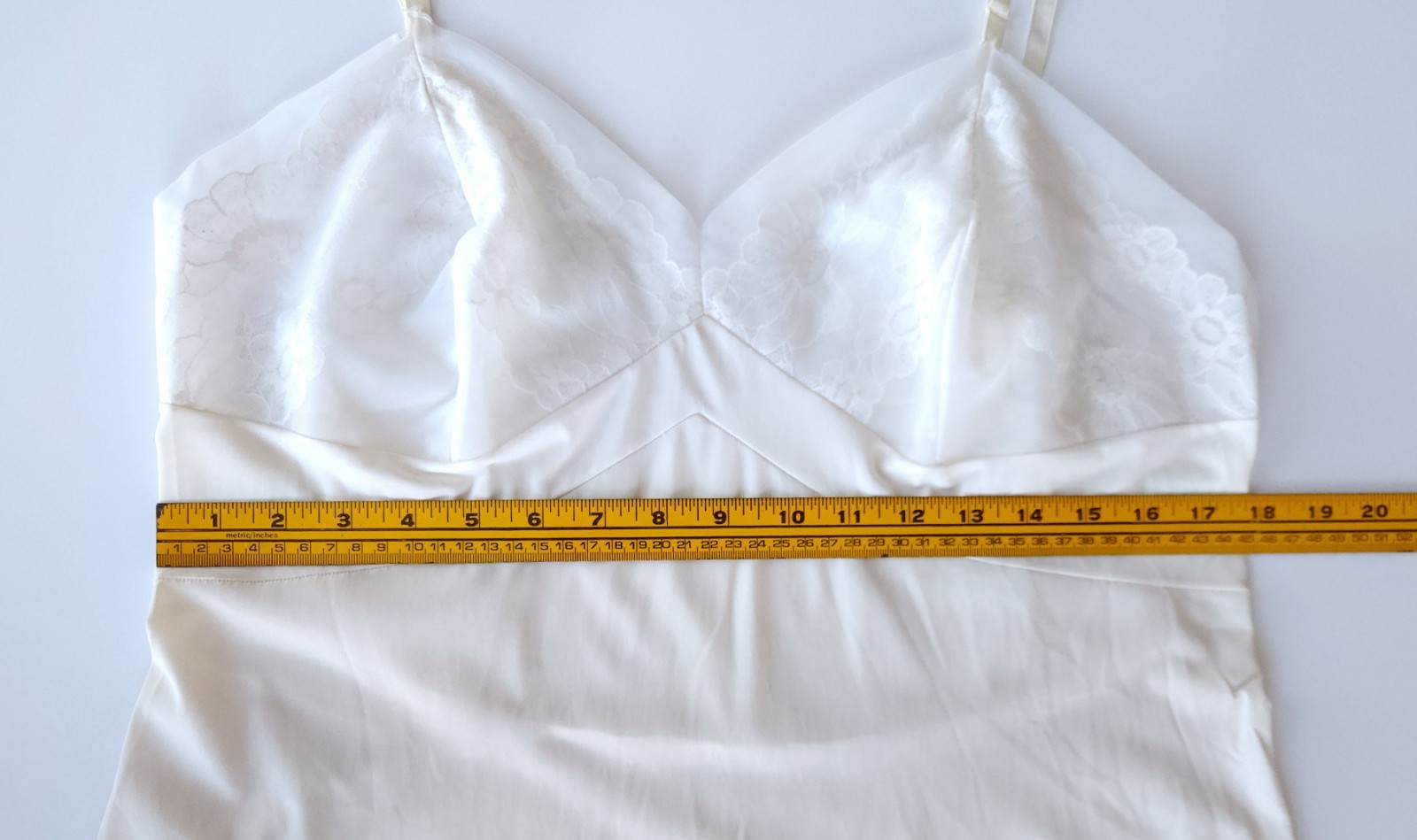 Vintage Vanity Fair Lingerie Slip Size 40 L Ivory Lace Made in USA Coquette