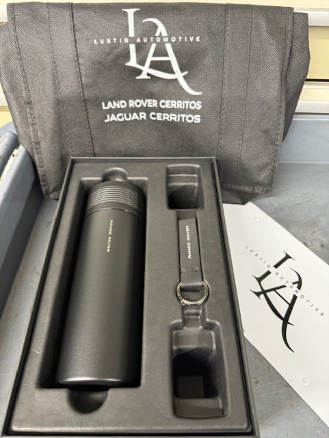 GENUINE RANGE ROVER HAND OVER KIT (MUG/KEYRING)