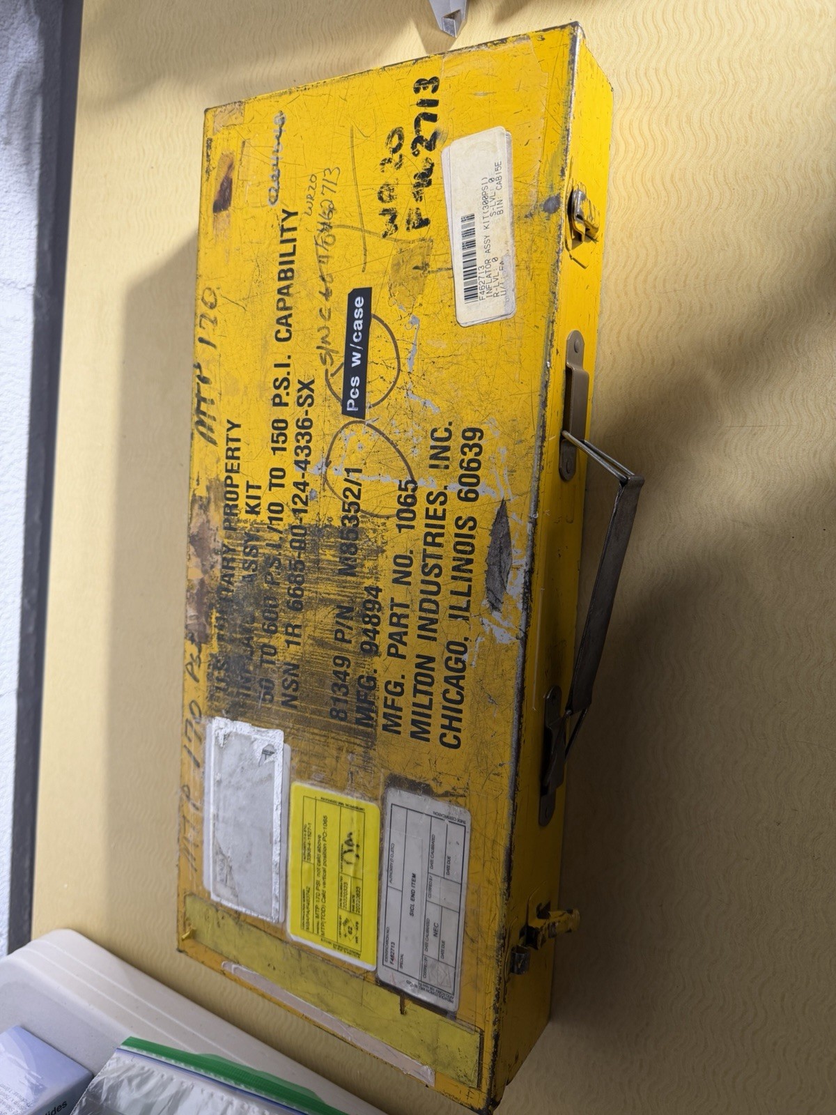 Milton 1065 Inflator Kit Military M85352/1 81349 aviation pressure gauge