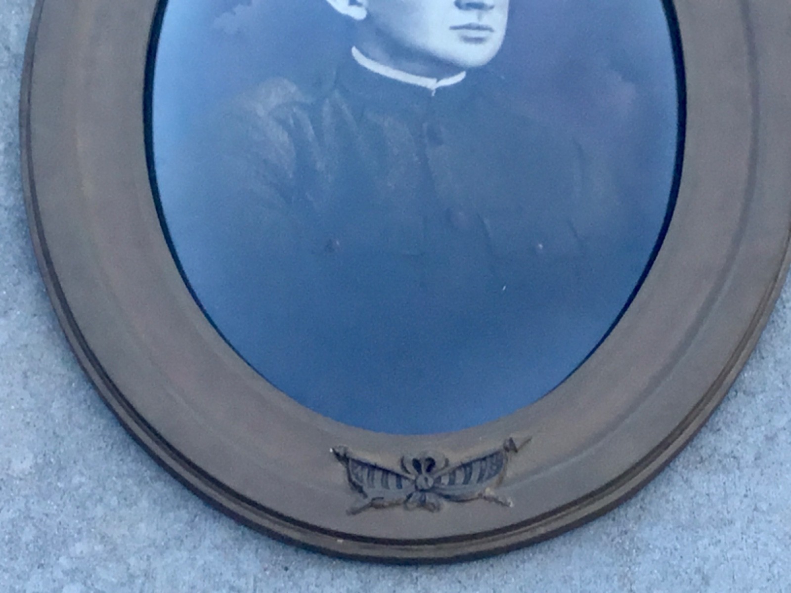 Vtg WW1 Convex Glass Soldier Military Portrait US Army Oval Framed Wall Hanging